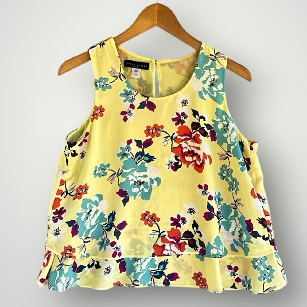 🎉5 for $45 🎉 Simply Styled Top Blouse Shirt Size S Floral